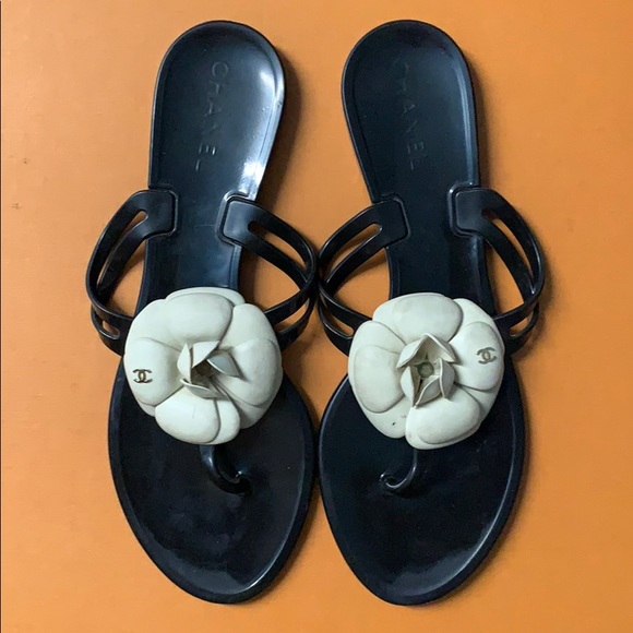 chanel rubber flip flops